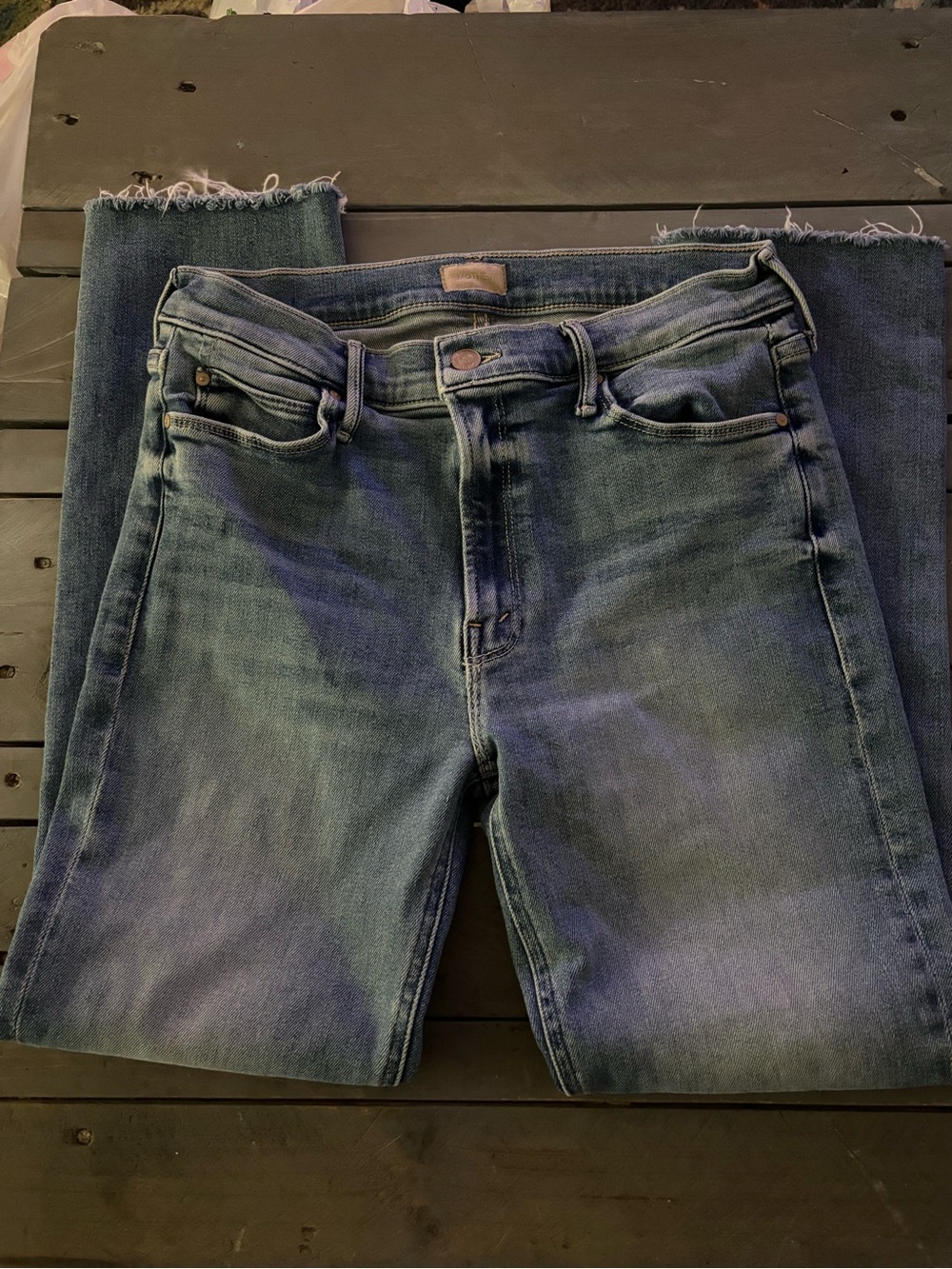 Women’s MOTHER Mid Rise Dazzler Raw Hem Jeans Riding The Cliff Size  29